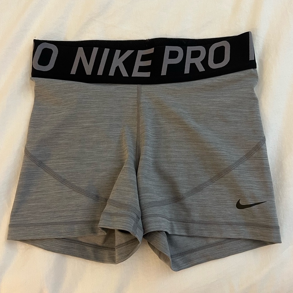 Nike Pro Women's 3" Shorts grey